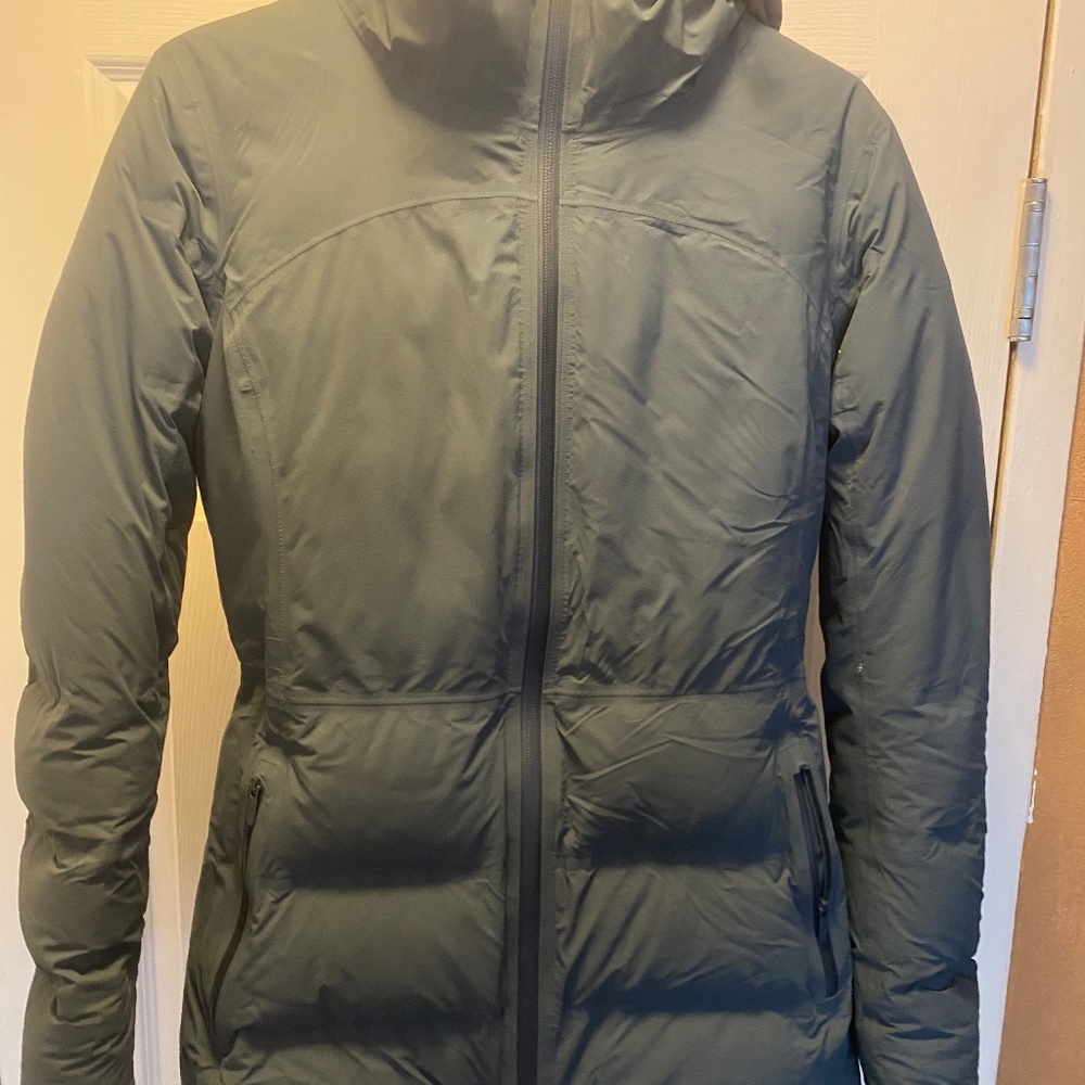 Lululemon sleet street Down coat